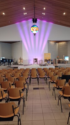 paarse-kerk-binnen